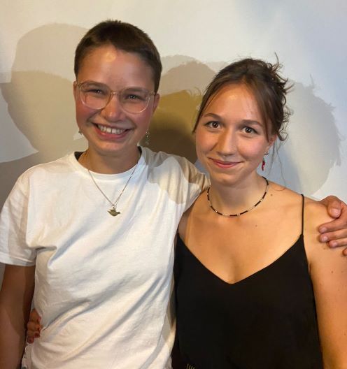 Anaïs Dolder (rechts) folgt auf Olivia Geisser im Co-Präsidium der JUSO Zürcher Oberland