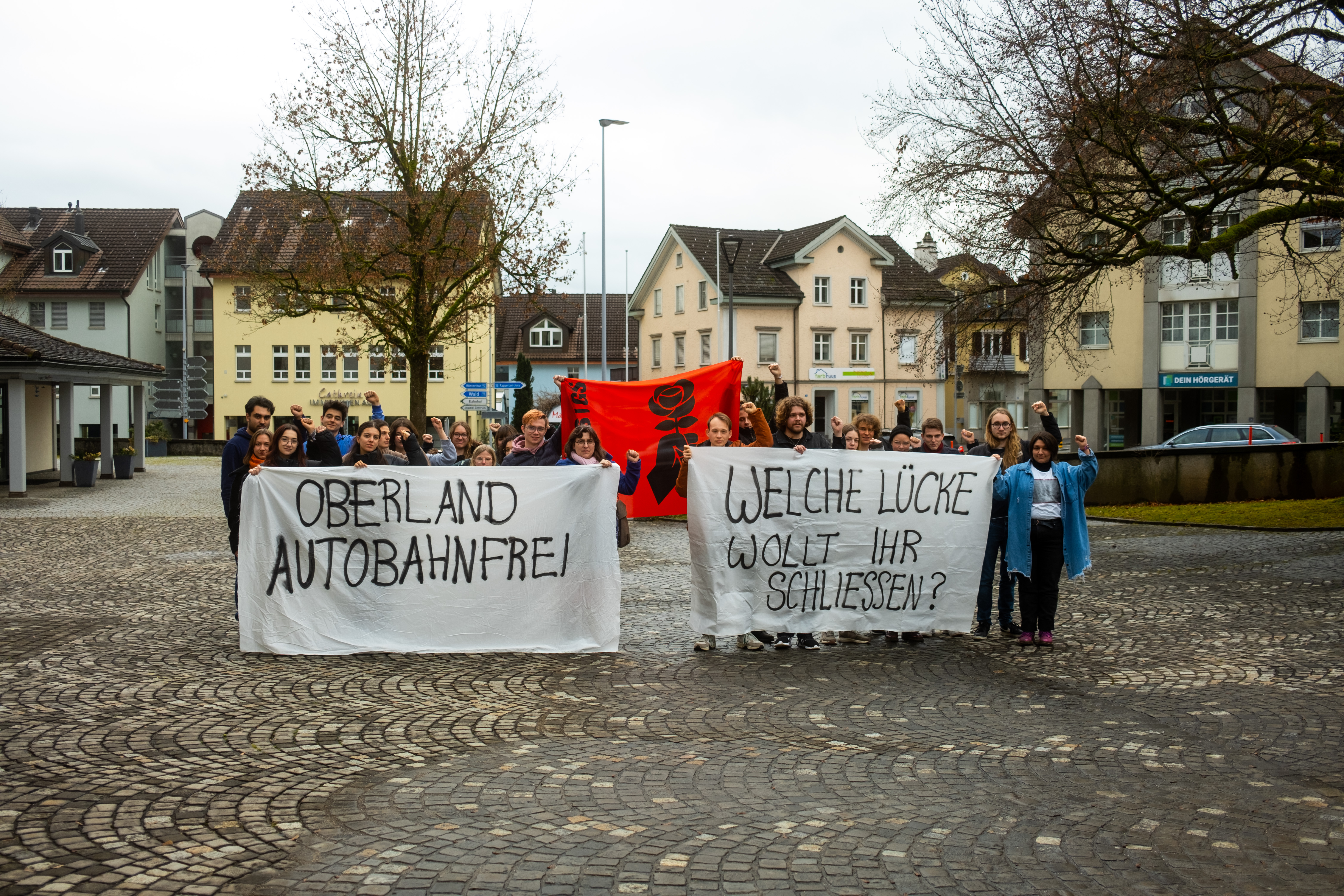 Die JUSO Zürcher Oberland kündigt an ihrer Jahresversammlung in Rüti Widerstand gegen den Ausbau der Oberlandautobahn an.